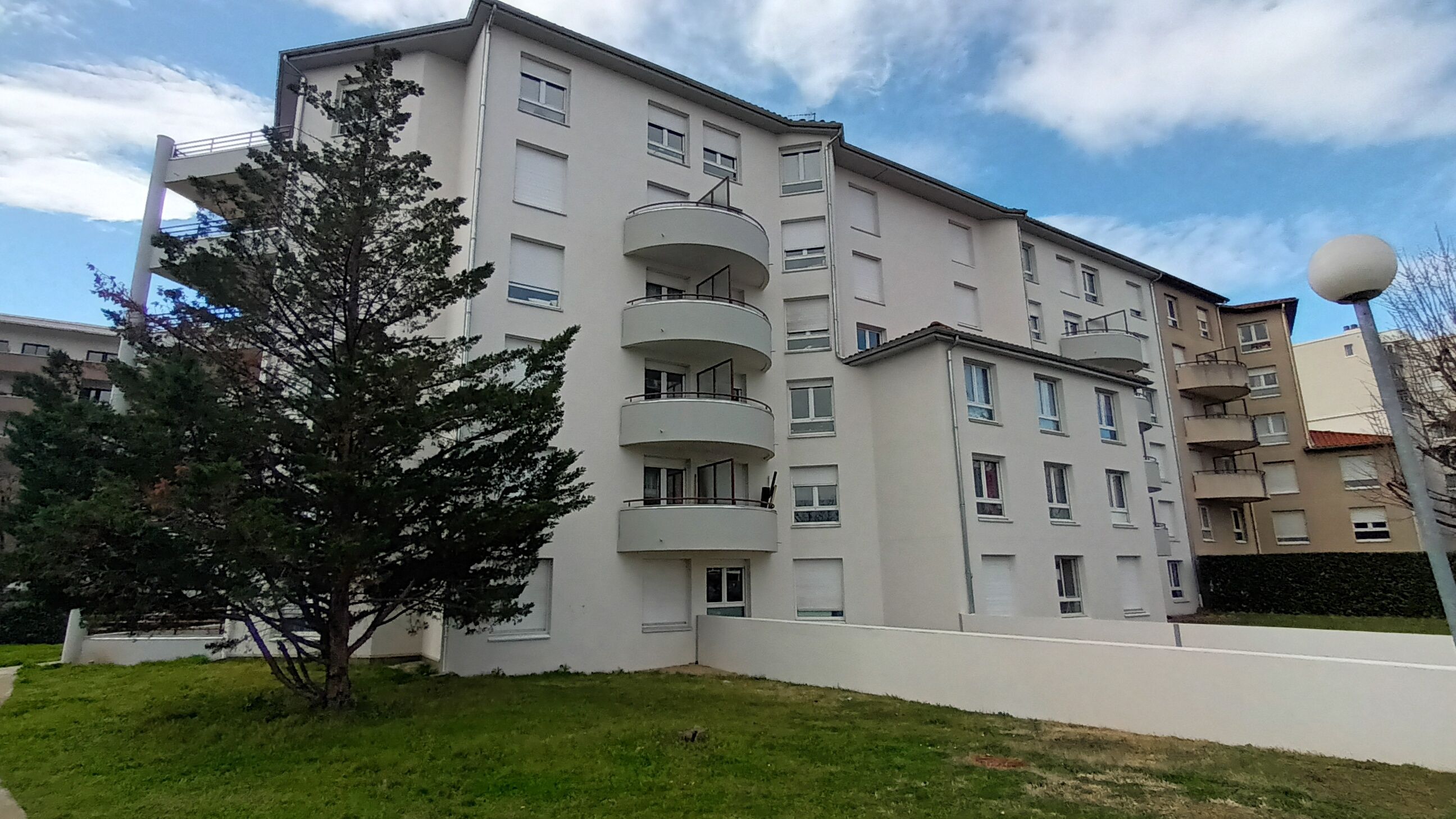 Rent apartment 1 room 19.66 m² in Lyon 8e Arrondissement 69008 - 460 €