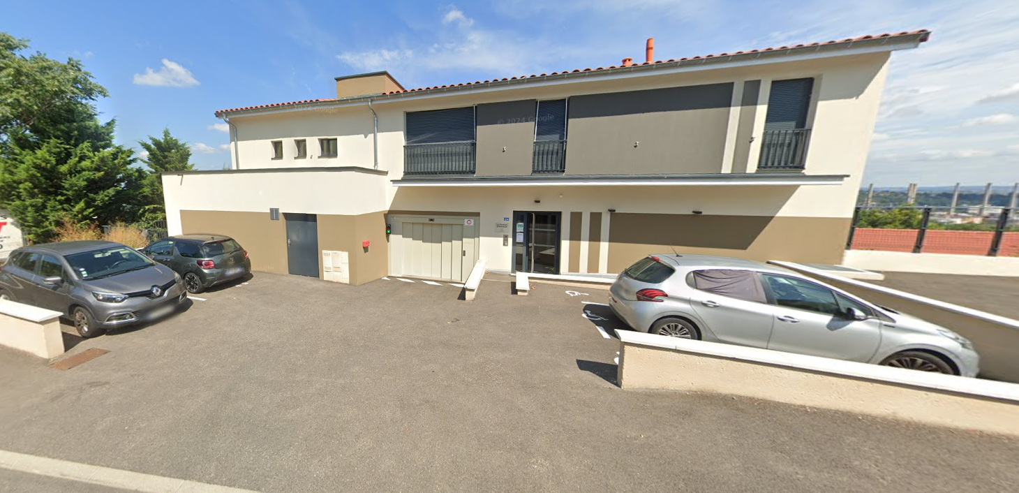 Rent parking 13 m² in Irigny 69540 - 70 €