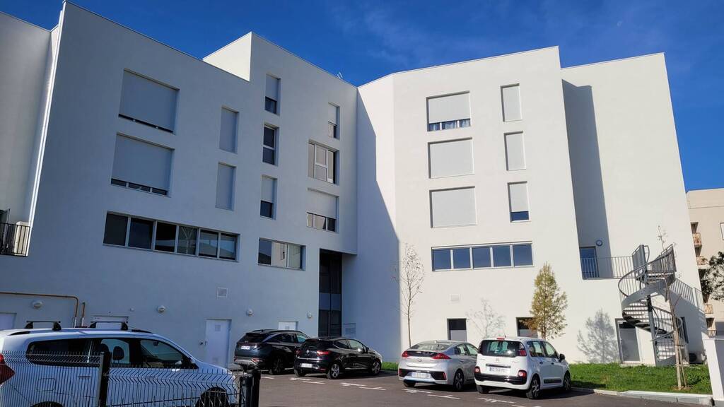 Location local locaux/biens immobiliers à L' Isle-d'Abeau 38080
