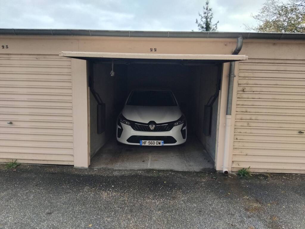 Location stationnement garage/box à Villeurbanne 69100 - 94 €