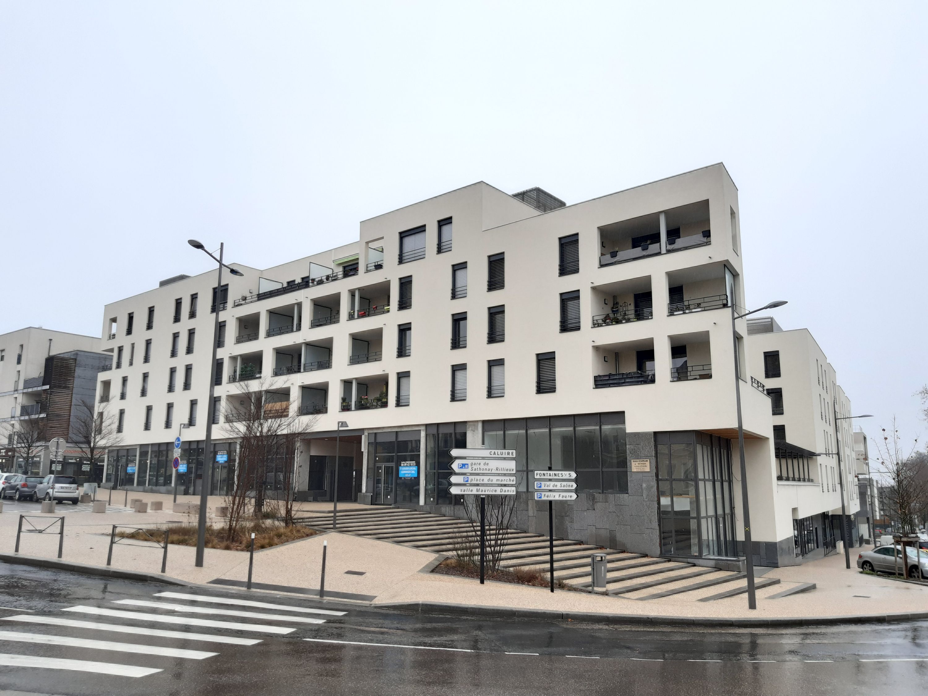 Location stationnement garage 15 m² à Sathonay-Camp 69580 - 78 €