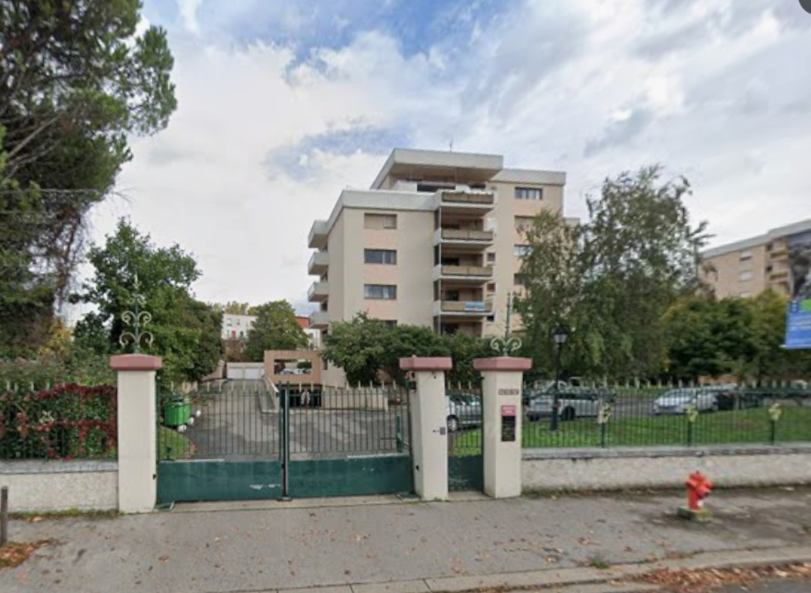 Location stationnement box fermé 14.68 m² - Grenoble 38100 - 82 €