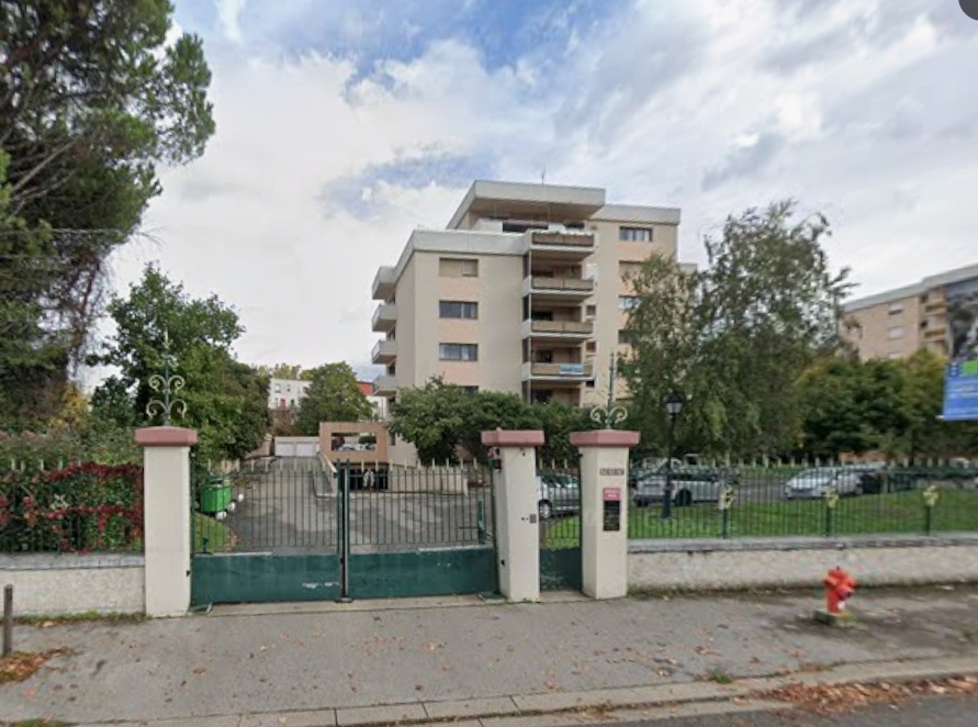 Location stationnement garage individuel - Grenoble 38100 - 82 €