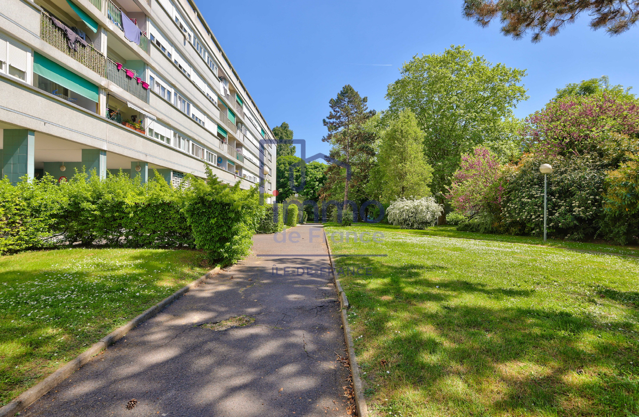 Vente appartement 2 pièces 46.69 m² à Gagny (93220) - Gare Chénay Gagny