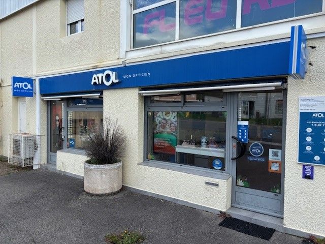 Vente local 93 m² à Gex 01170 295 000 €