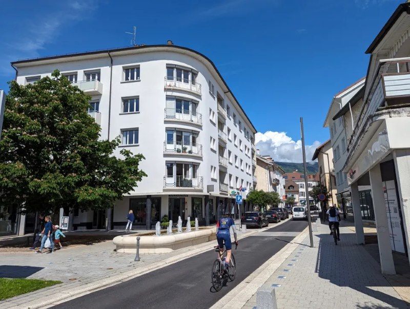 Vente fonds de commerce 70 m² à Divonne-les-Bains 01220 160 000 €