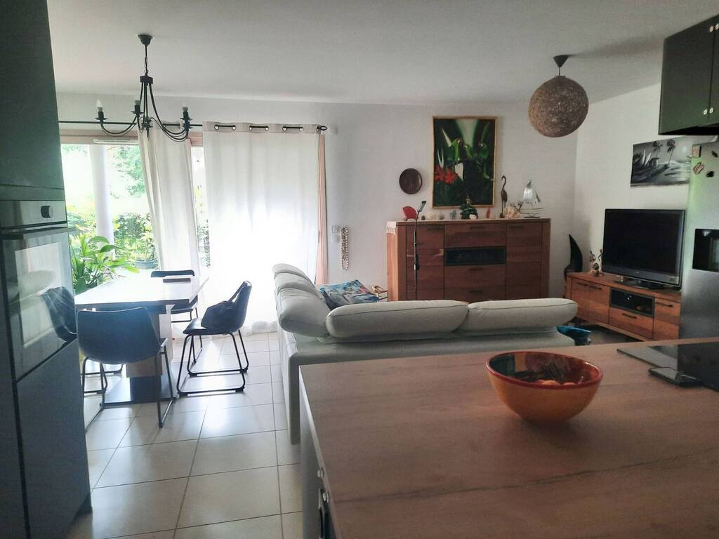 Très bel appartement T3 de 71.3m² avec une terrasse de 55.7 m² et jardin de 104.4 m²