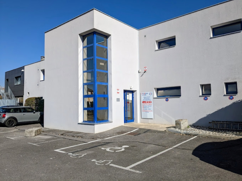 Location local commercial à Vétraz-Monthoux 74100 2 000 €