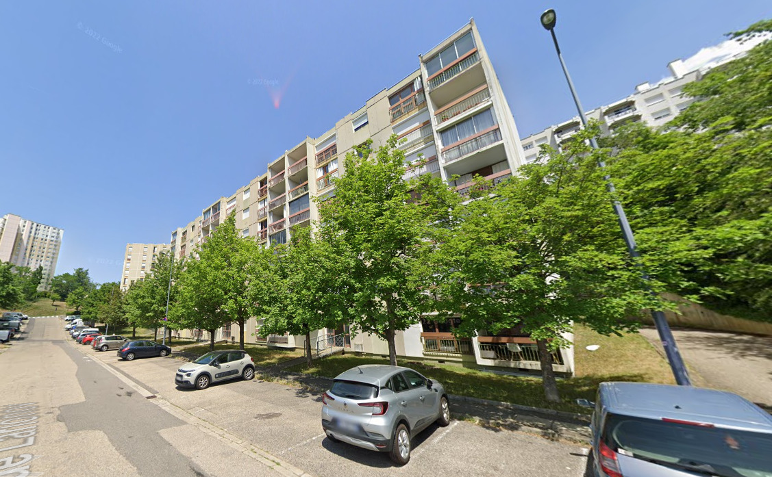 Location parking garage individuel à Saint-Étienne 42100 - 61 €