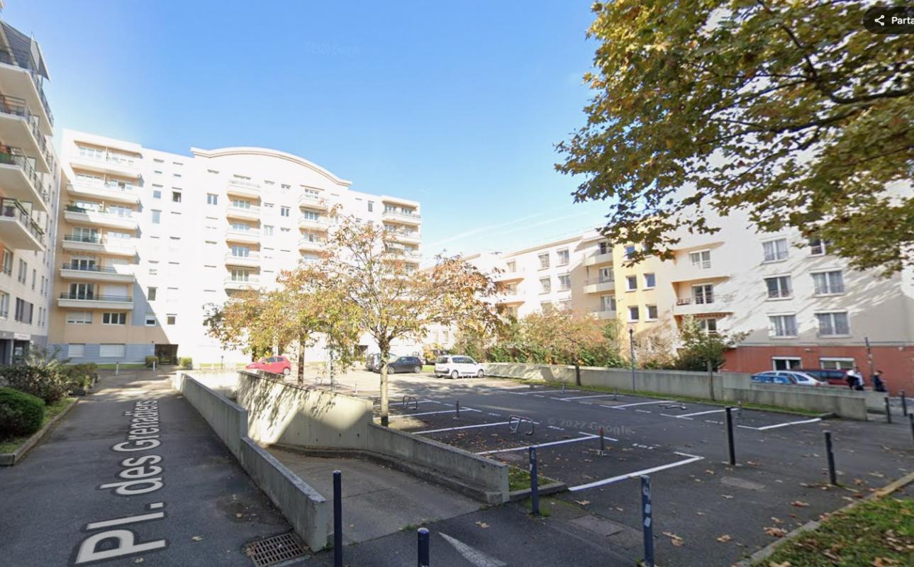 Rent parking garage individuel in Saint-Étienne 42000 LA TERRASSE - 55 €