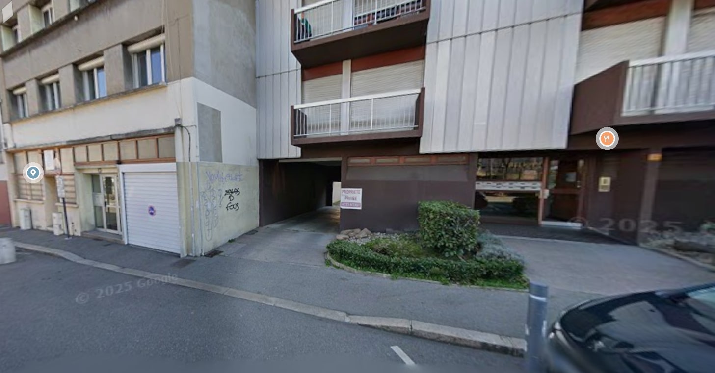 Location parking garage individuel à Saint-Étienne 42000 - 70 €