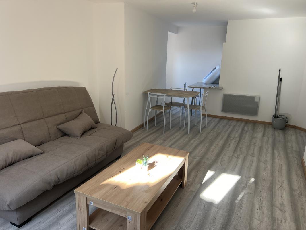 Location Appartement studio 1 pièce 29 m² Villefranche-de-Rouergue (12200)