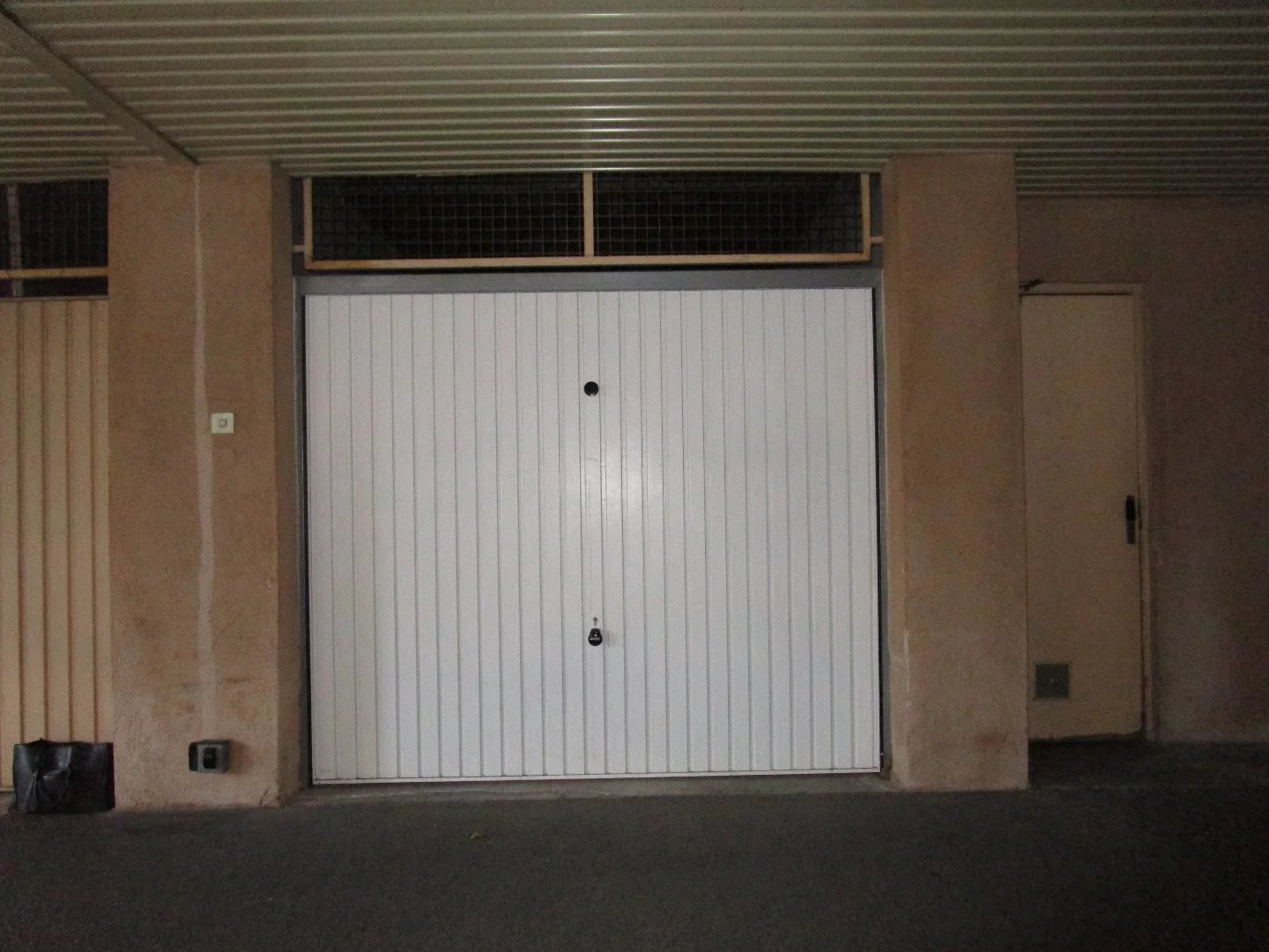 Sold property parking in Nîmes 30000