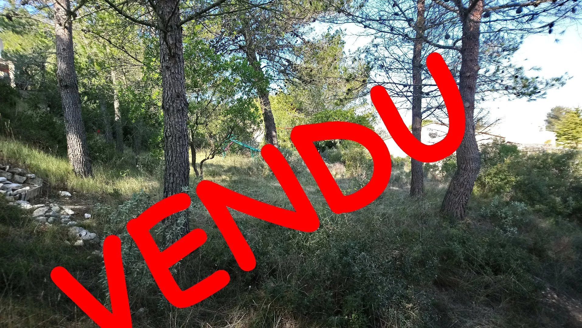 Sold property land in Poulx 30320