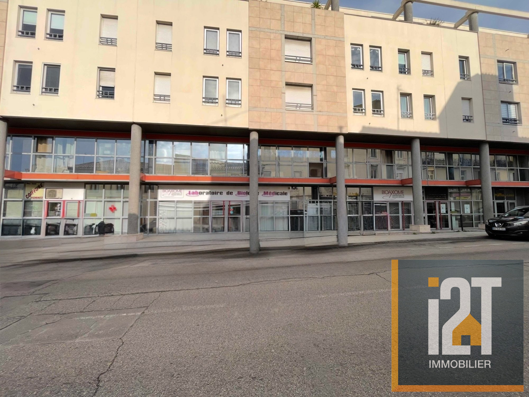 Vente local à Nîmes 30000 152 m² 445 000 €