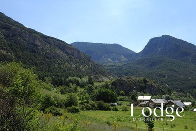 Bien vendu terrain 2100 m² à La Roche-de-Rame 05310