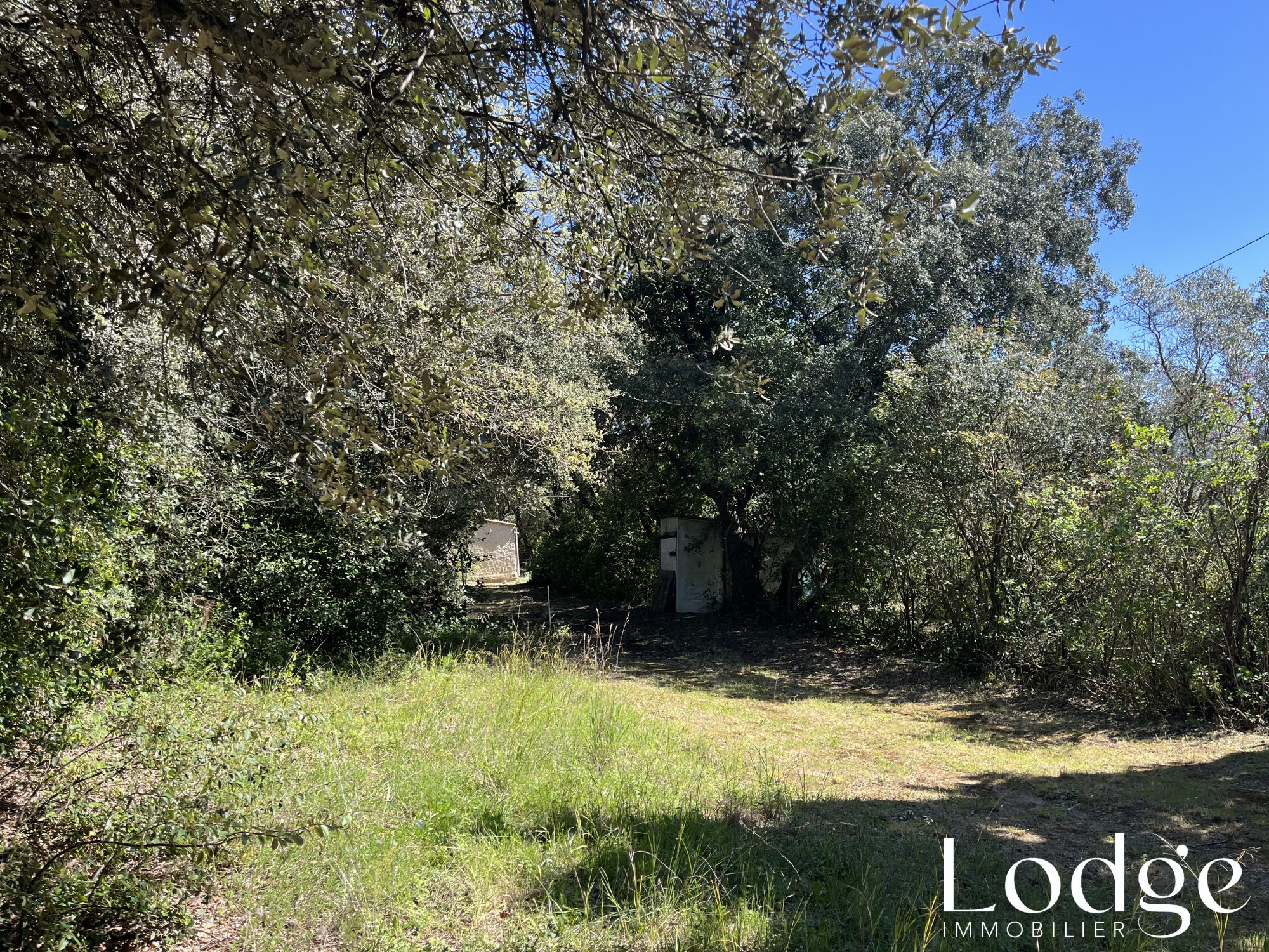 Vente terrain 1740 m² à Pourrières 83910