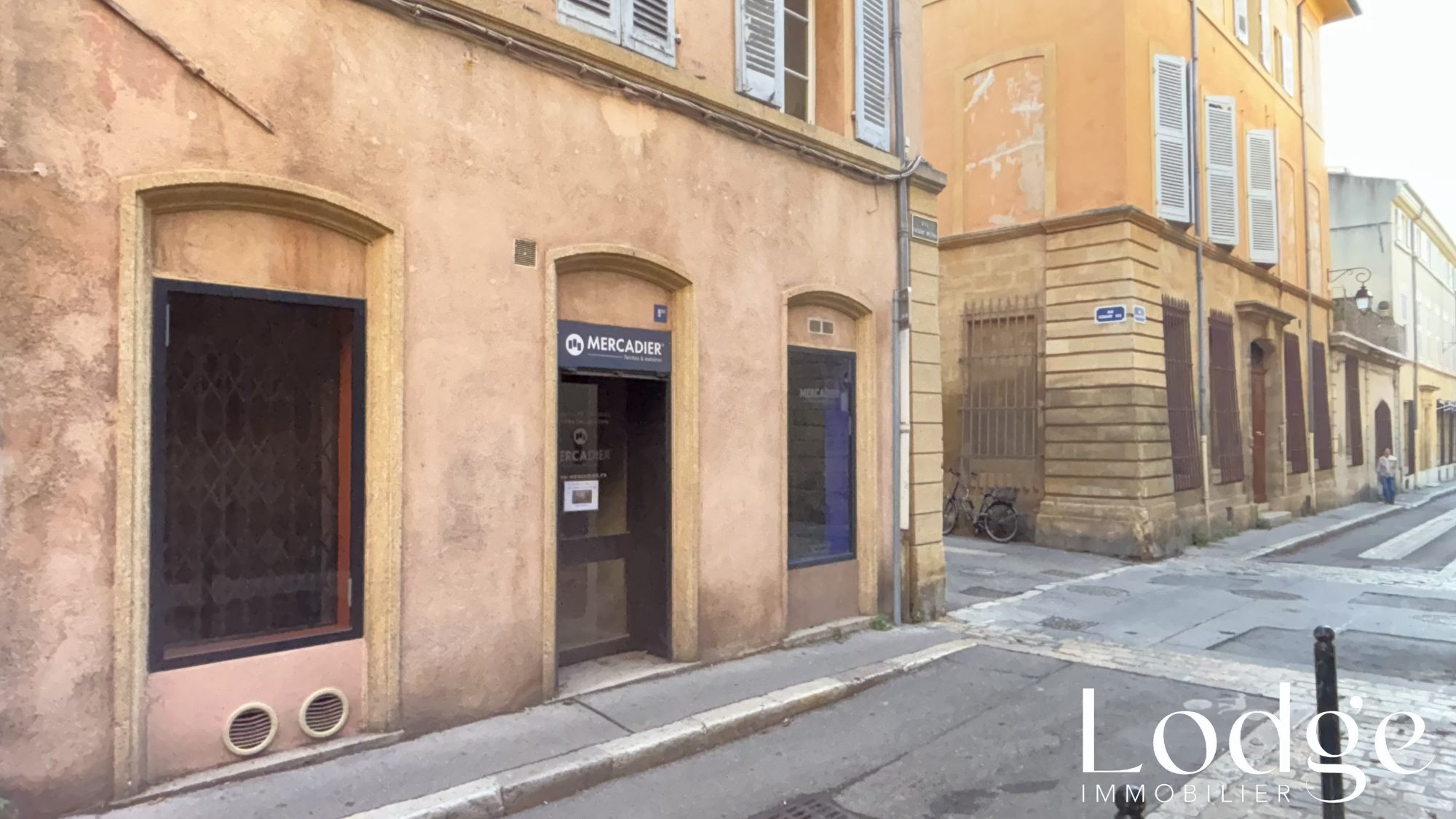 Bien vendu local 40 m² à Aix-en-Provence 13100